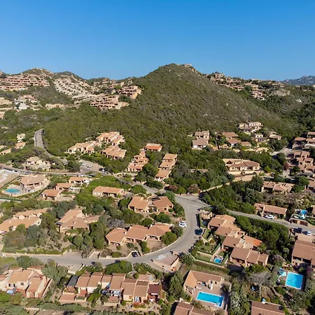 アパートホテル With Swimming-pool In Costa Paradiso, 6 Beds With Private Outdoor Area