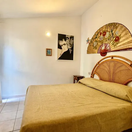 アパートホテル With Swimming-pool In Costa Paradiso, 6 Beds With Private Outdoor Area